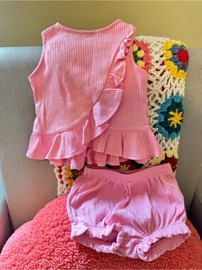Old Navy Pink Ribbed Ruffle Top and Shorts Size 12-18 Months